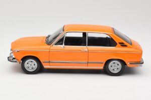 BMW 2000 Tii Touring Oranžna Minichamps 1:18 80430145824 Kovina – slika 4 od 8
