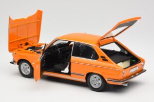 BMW 2000 Tii Touring Oranžna Minichamps 1:18 80430145824 Kovina – slika 5 od 8