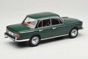 BMW 2000 121 Zelen MCG 1:18 MCG18542 Kovina – slika 2 od 6