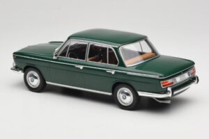 BMW 2000 121 Zelen MCG 1:18 MCG18542 Kovina – slika 5 od 6