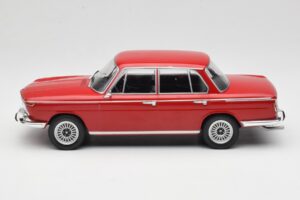 BMW 2000 121 Rdeč MCG 1:18 MCG18543 Kovina – slika 3 od 6