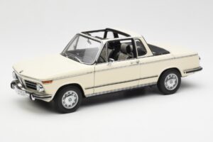 BMW 2002 Baur Kabriolet E10 Chamonix Bel AUTOart 1:18 70532 Kovina