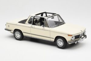 BMW 2002 Baur Kabriolet E10 Chamonix Bel AUTOart 1:18 70532 Kovina – slika 6 od 8