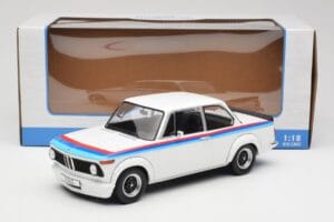 BMW 2002 E10 Turbo Bel MCG 1:18 MCG18408-R Kovina – slika 6 od 6