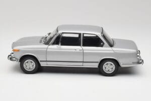 BMW 2002 Tii Polaris Srebrna AUTOart 1:18 80430146517 Kovina – slika 4 od 8