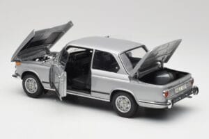 BMW 2002 Tii Polaris Srebrna AUTOart 1:18 80430146517 Kovina – slika 5 od 8