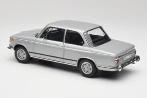 BMW 2002 Tii Polaris Srebrna AUTOart 1:18 80430146517 Kovina – slika 7 od 8