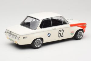 BMW 2002 tiK BMW AG #1 H. Hahne / D. Quester Class Winner Guards International 6 Hours Brands Hatch 1969 Minichamps 1:18 1556 – slika 2 od 6