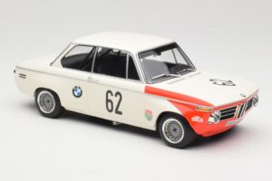 BMW 2002 tiK BMW AG #1 H. Hahne / D. Quester Class Winner Guards International 6 Hours Brands Hatch 1969 Minichamps 1:18 1556 – slika 4 od 6