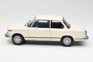 BMW 2002 Bel Kyosho 1:18 08541W Kovina – slika 4 od 8