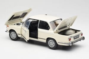 BMW 2002 Bel Kyosho 1:18 08541W Kovina – slika 5 od 8