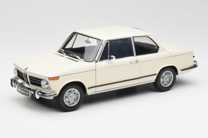 BMW 2002 Bel Kyosho 1:18 08541W Kovina