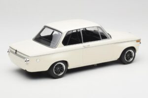 BMW 2002 Bel Plain Body Version Minichamps 1:18 155702600 Kovina – slika 2 od 6