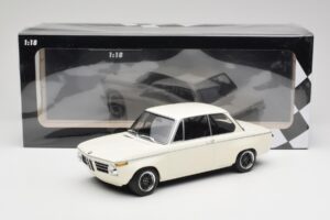 BMW 2002 Bel Plain Body Version Minichamps 1:18 155702600 Kovina – slika 6 od 6
