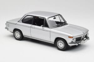 BMW 2002tii Srebrna AUTOart 1:18 80430151479 Kovina – slika 6 od 8