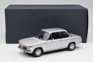 BMW 2002tii Srebrna AUTOart 1:18 80430151479 Kovina – slika 8 od 8