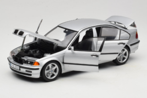 BMW 3 Series E46 Srebrn UT Models 1:18 80439421535 Kovina – slika 2 od 8
