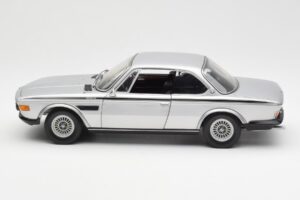 BMW 3.0 CSL E9 Srebrna Minichamps 1:18 180029020 Kovina – slika 4 od 8