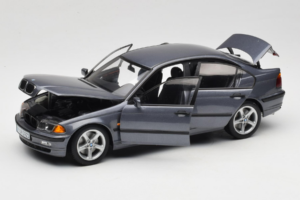 BMW 318i E46 Grey Metallic Dealerska Izdaja UT Models 1:18 80430028459 Kovina – slika 2 od 8