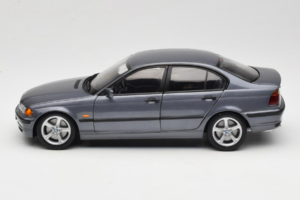 BMW 318i E46 Grey Metallic Dealerska Izdaja UT Models 1:18 80430028459 Kovina – slika 4 od 8
