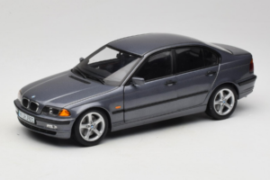 BMW 318i E46 Grey Metallic Dealerska Izdaja UT Models 1:18 80430028459 Kovina