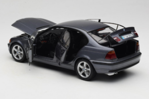 BMW 318i E46 Grey Metallic Dealerska Izdaja UT Models 1:18 80430028459 Kovina – slika 5 od 8