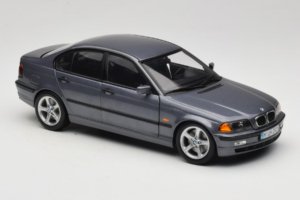 BMW 318i E46 Grey Metallic Dealerska Izdaja UT Models 1:18 80430028459 Kovina – slika 6 od 8