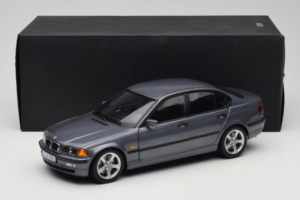 BMW 318i E46 Grey Metallic Dealerska Izdaja UT Models 1:18 80430028459 Kovina – slika 8 od 8