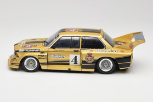 BMW 320i #4 Warsteiner J. Obermoser DRM 1977 Minichamps 1:18 180772105-R1 Kovina – slika 4 od 8