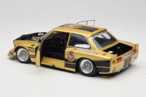 BMW 320i #4 Warsteiner J. Obermoser DRM 1977 Minichamps 1:18 180772105-R1 Kovina – slika 5 od 8