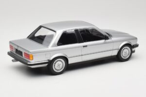 BMW 323i E21 Srebrn Minichamps 1:18 155026001 Kovina – slika 2 od 6