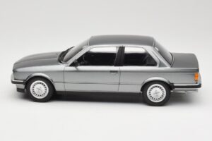 BMW 323i E30 Grey Metallic Minichamps 1:18 155026006 Kovina – slika 3 od 6