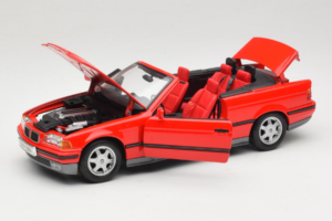 BMW 325i E36 Kabriolet Rdeč Maisto 1:18 50229 Kovina – slika 2 od 8