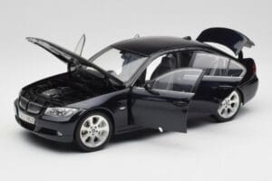 BMW 330i E46 Črn Kyosho 1:18 08731RB Kovina – slika 2 od 8