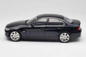BMW 330i E46 Črn Kyosho 1:18 08731RB Kovina – slika 4 od 8