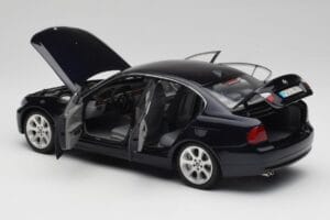 BMW 330i E46 Črn Kyosho 1:18 08731RB Kovina – slika 5 od 8