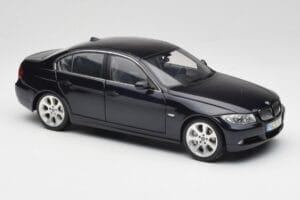 BMW 330i E46 Črn Kyosho 1:18 08731RB Kovina – slika 6 od 8