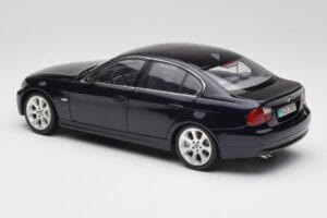 BMW 330i E46 Črn Kyosho 1:18 08731RB Kovina – slika 7 od 8