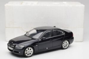 BMW 330i E46 Črn Kyosho 1:18 08731RB Kovina – slika 8 od 8