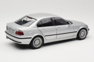 BMW 330i E46 Srebrna UT 1:18 80430302328 Kovina – slika 3 od 8