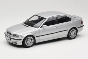 BMW 330i E46 Srebrna UT 1:18 80430302328 Kovina