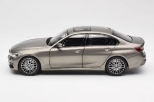 BMW 330i G20 Srebrn Norev 1:18 183275 Kovina – slika 4 od 8
