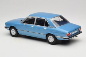 BMW 5 Series E12 Moder MCG 1:18 MCG18541 Kovina – slika 5 od 6