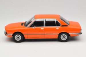 BMW 5 Series E12 Oranžen MCG 1:18 MCG18540 Kovina – slika 3 od 6