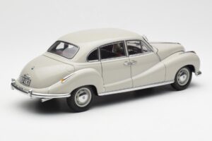 BMW 501 Cortina Siv AUTOart 1:18 80430393098 Kovina – slika 3 od 8