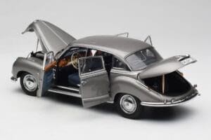 BMW 502 2.6 Luxus Silver Beige Metallic AUTOart 1:18 70591 Kovina – slika 5 od 8