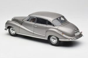 BMW 502 2.6 Luxus Silver Beige Metallic AUTOart 1:18 70591 Kovina – slika 7 od 8