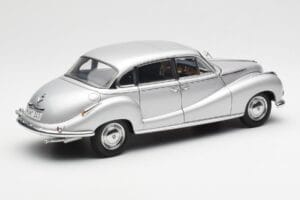 BMW 502 2.6 Luxus Super Srebrna AUTOart 1:18 70593 Kovina – slika 3 od 8