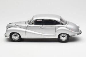 BMW 502 2.6 Luxus Super Srebrna AUTOart 1:18 70593 Kovina – slika 4 od 8