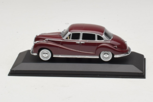 BMW 502 V8 Temno Rdeč Minichamps 1:43 430022402 Kovina